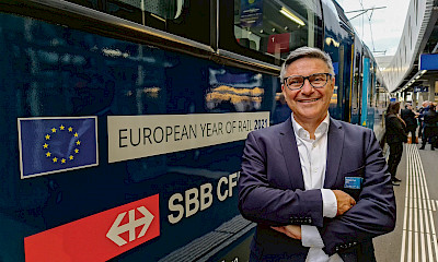 Giorgio Tuti – hier beim Besuch des Connecting Europe Express in Bern – bleibt der «höchste Eisenbahner Europas».