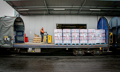 Per Wagenladungsverkehr wird zum Beispiel auch Mineralwasser transportiert. ©SBB Cargo