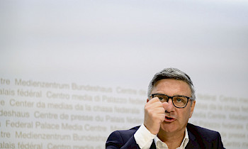 La conviction de Giorgio Tuti le 1er juillet devant les médias à Berne. © Keystone / Anthony Anex