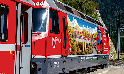 La locomotiva 644 promuove il tentativo di far viaggiare il treno passeggeri più lungo del mondo sulla linea dell