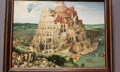 Seit Gott den Turmbau zu Babel stoppte, indem er die Sprachenvielfalt schuf, hemmt diese grosse Gemeinschaftsprojekte. Das gilt auch für den Schienenverkehr. Doch ein Englisch-Schnellkurs für Lokführende löst das Problem nicht. (Gemälde von Pieter Bruegel dem Älteren)