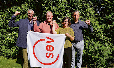 Rob Johnston (links) und David Gobé (rechts) treffen sich mit Matthias Hartwich und Christina Jäggi vom SEV in Bern.