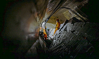 Im Tunnel bei 40 Grad zu arbeiten ist eine grosse physische Belastung. © SBB / Anouk Ilg