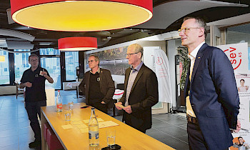 Von rechts: Cargo-CEO Alexander Muhm, Moderator Peter Moor, SEV-Gewerkschaftssekretär Philipp Hadorn und AS-Zentralpräsident Peter Käppler.