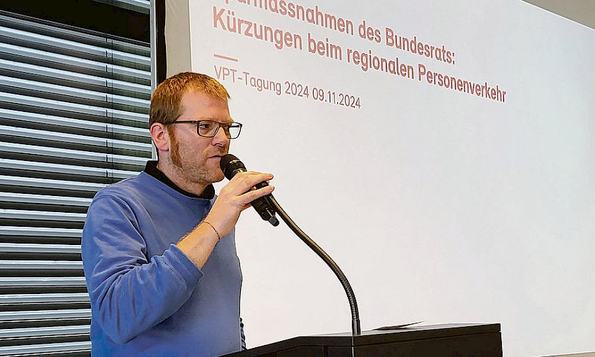 Simon Burgunder erklärt an der VPT-Tagung in Altdorf die geplanten Kürzungen beim RPV.