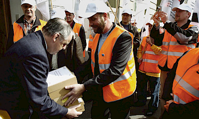 27 mars 2006 – Le SEV remet au secrétaire général du DETEC, Hans Werder, une pétition contre la « violence dans les transports publics » comportant environ 10 000 signatures. Un moment important avec la loi de 2007 qui inscrit la poursuite d