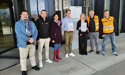 Da sx a dx: Andreas Lüdin, presidente centrale AS, Michael Buletti, segretario sindacale SEV, Hanny Weissmüller, presidente centrale LPV, Linus Looser, responsabile Infrastruttura FFS, Sibylle Hug, responsabile HR Infrastruttura, Jan Weber, presidente centrale SEV-Bau e Hubert Koller, vicepresidente centrale Bau.